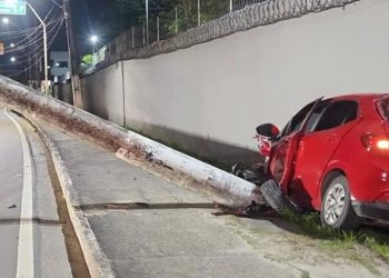 Acidente na madrugada deixa Avenida das Torres sem energia e trânsito parado