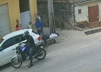 Mãe é ass4ltad4 na frente dos filhos pequenos por dupla de moto em Petrópolis