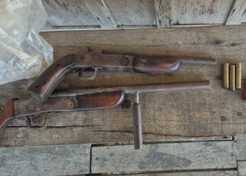 Outros dois homens foram autuados em flagrante por posse ilegal de arma de fogo. Foto: Divulgação/PC-AM