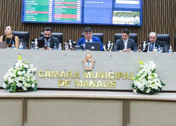 O primeiro projeto, deliberado sob o número 589/2025, dispõe sobre a promoção da alimentação adequada e saudável no ambiente escolar. Foto: Cleuton Silva e Eder França/Dicom