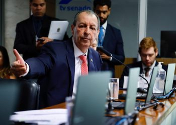 A ação, que resultou na destruição de garimpos e embarcações, foi classificada pelo parlamentar como um ataque desproporcional. Foto: Divulgação