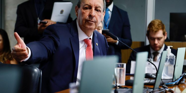 A ação, que resultou na destruição de garimpos e embarcações, foi classificada pelo parlamentar como um ataque desproporcional. Foto: Divulgação