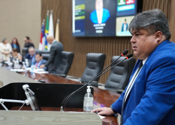 Parlamentar celebra três anos de funcionamento com energia 100% solar na CMM, que também evitou a emissão de 2,4 milhões de toneladas de CO₂. Foto: Reprodução