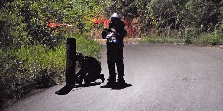 O Grupo Marte isolou a área para desativar o explosivo e garantir a segurança dos moradores. Foto: Divulgação/PMAM