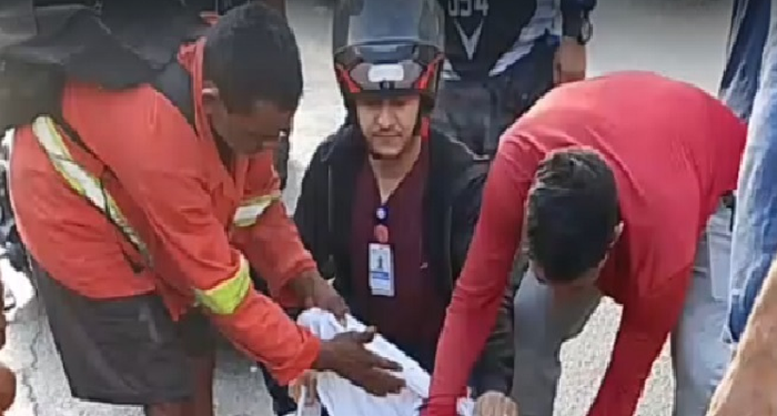 A vítima foi socorrida primeiramente por populares. Foto: Reprodução