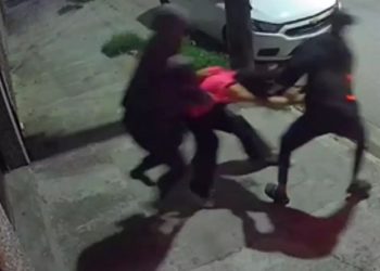 'Não quero m0rr3r': vídeo mostra garota de 17 anos desesperada durante tentativa de sequestro