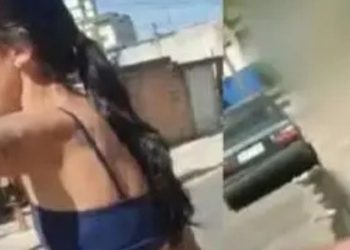 Vídeo: Mulher é presa após pegar arm4 do marido PM e dar coronhadas em vizinha
