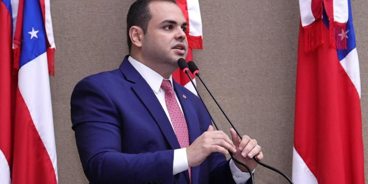 Lei de autoria de Roberto Cidade assegura retirada de encomendas em centros de distribuição quando entrega domiciliar falhar