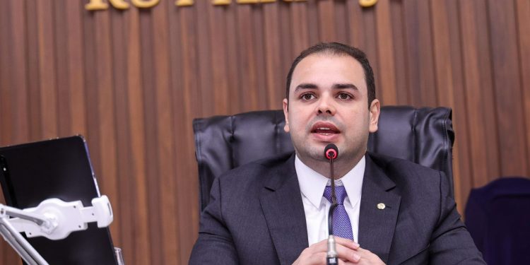 A legislação estimula a criação de oportunidades econômicas e profissionais para jovens entre 18 e 29 anos, com foco em capacitação tecnológica. Foto: Herick Pereira