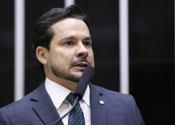 O deputado destacou que o projeto representa mais um passo no enfrentamento à violência de gênero. Foto: Arquivo Assessoria