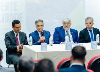 O encontro foi conduzido pelo presidente do comitê, conselheiro Júlio Pinheiro (TCE-AM). Foto: Joel Arthus