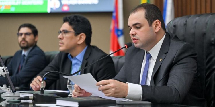 Segundo o deputado Roberto Cidade, a proposta tem como foco principal a proteção efetiva do consumidor e a transparência nas relações comerciais. Foto: Herick Pereira