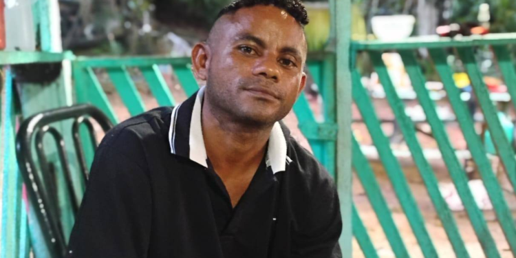 O corpo da vítima foi removido do local e encaminhado ao Instituto Médico Legal (IML). Foto: Reprodução