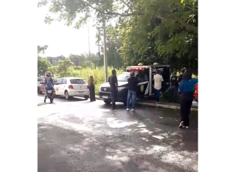 O corpo foi removido pelo Instituto Médico Legal (IML) para exames periciais. Foto: Reprodução