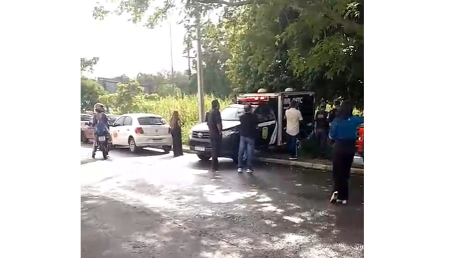 O corpo foi removido pelo Instituto Médico Legal (IML) para exames periciais. Foto: Reprodução