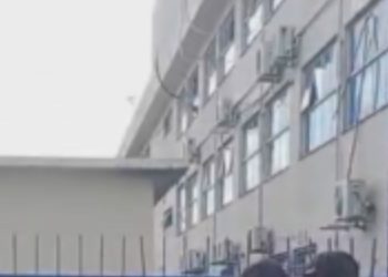 Estudante é hospitalizado após cair do 2º andar de colégio em Iranduba