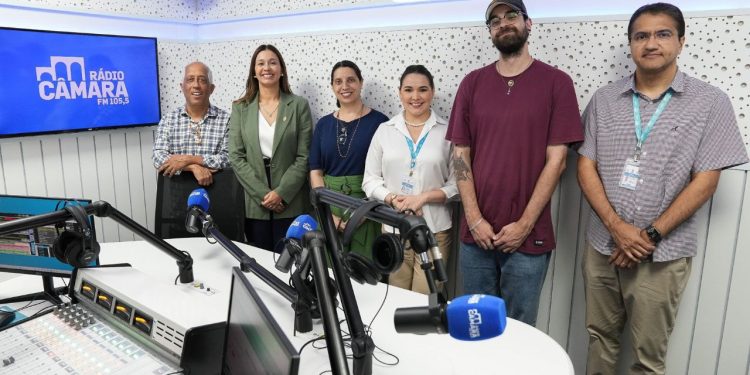 Equipe da Rádio Câmara desembarca em Manaus para edição especial dos 90 anos do programa 'A Voz do Brasil'