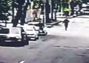 Vídeo: Com carona de motorista desconhecido, PM consegue prender ladrã0 no meio da rua