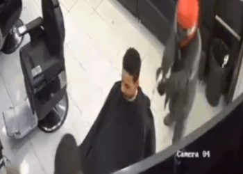 Veja o momento em que barbeiro é ex3cut4do dentro do estabelecimento