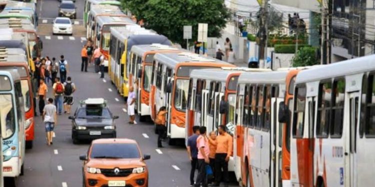 Novamente rodoviários anunciam paralisação geral em Manaus por atraso nos salários