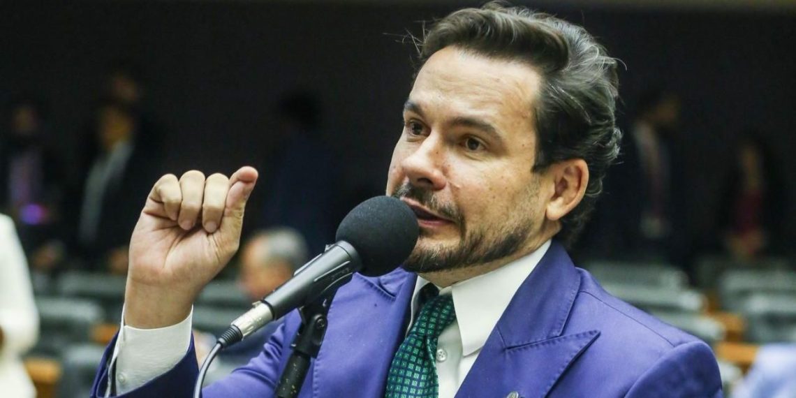 Deputado Capitão Alberto Neto denuncia ao TCU possível irregularidade em empréstimo de R$ 20 bilhões para socorrer os Correios