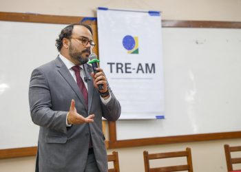 O diretor da Escola Judiciária Eleitoral do TRE-AM, o desembargador eleitoral Fabrício Marques, destacou a relevância do projeto para formação política dos jovens. Foto: Divulgação