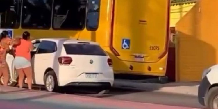 A confusão foi grande na avenida principal. Foto: Reprodução