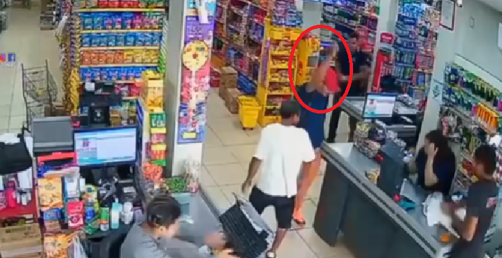 O criminoso age com tranquilidade. Foto: Reprodução