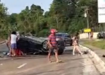 Vídeo: Batida entre três carros mat4 duas pessoas na avenida do Turismo