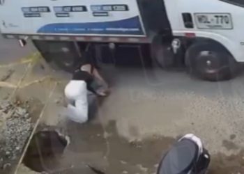 Vídeo: Mãe cai na rua com filho e quase é atr0pelad4 por caminhão de gás