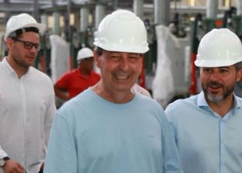 Omar Aziz visita instalações de nova fábrica que deve gerar mais de 1.200 empregos em Manaus