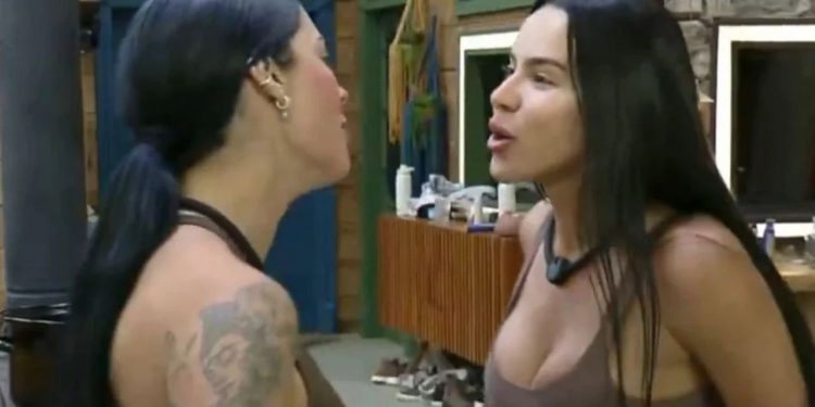 'V4dia é você': Rayane e Tamires protagonizam maior barraco em A Fazenda 17 - vídeo