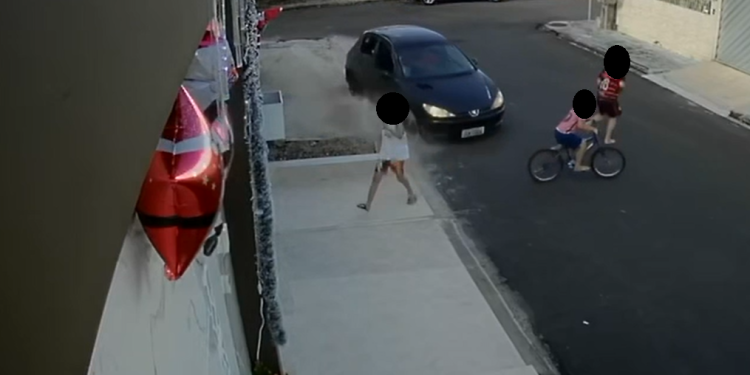 O carro dobrou a via em alta velocidade. Foto: Reprodução