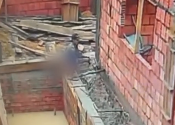 O homem entrou, analisou o local e depois não contou conversa. Foto: Reprodução