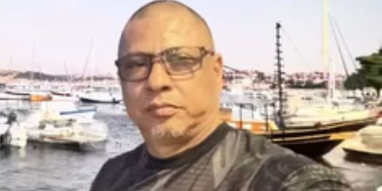 Homem identificado como 'Jorge' é procurado por oferecer bebidas a menores e estr*pr4-los