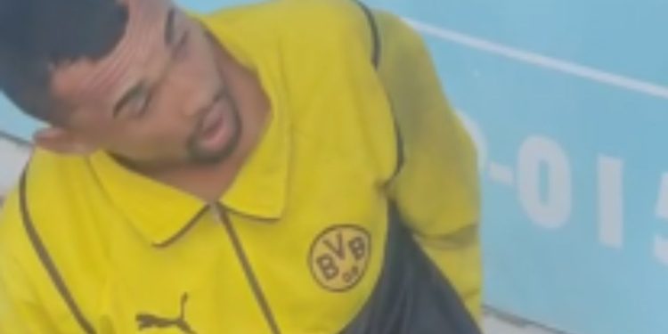 Vídeo: Assalt4nt3 cai de moto durante chuva, é esp4nc4do por moradores e acaba preso em Manaus