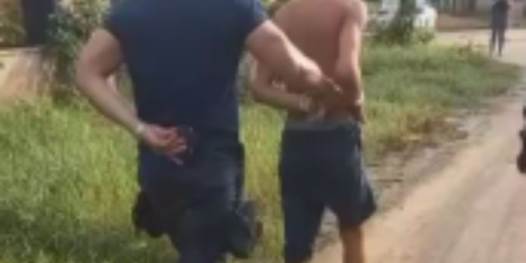 Primo de 17 anos aproveita saída dos tios e estupr4 prima de 3 anos no Amazonas