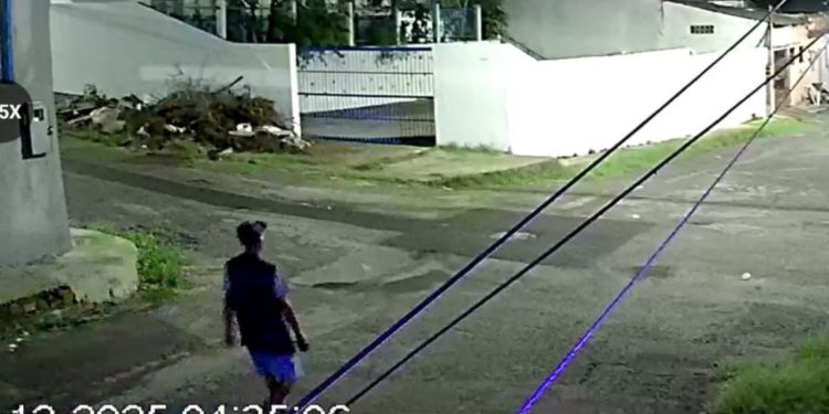 Vídeo: Homem é procurado por furt0 de mercadorias, caixa de som e cofre em residência no Mutirão