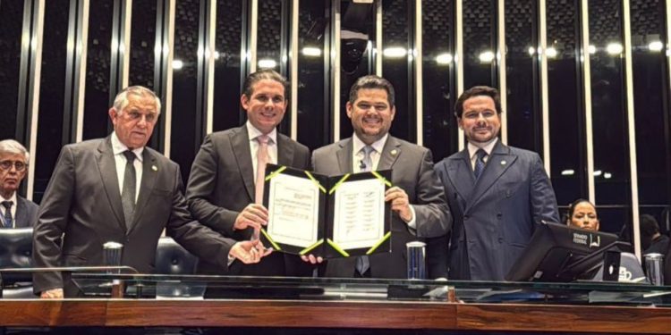 PEC 169 é promulgada no Senado e garante vitória histórica aos professores brasileiros