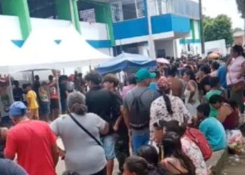 Vídeo: Distribuição de cestas natalinas termina em confusão em Maués