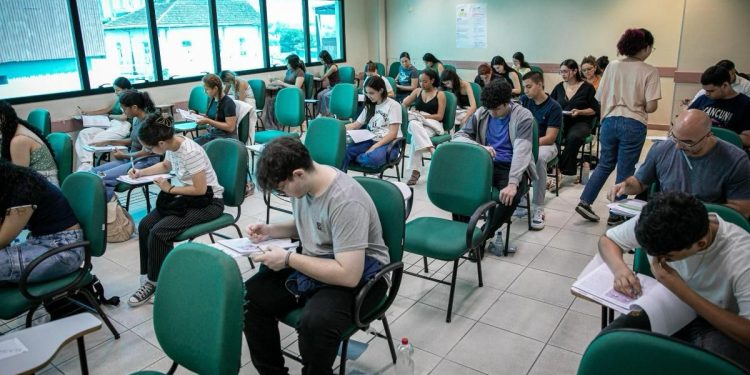 Inscrições seguem até 16 de janeiro para o curso pré-vestibular presencial da UEA. Foto: Divulgação