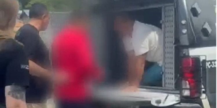 Os dois chegaram a agredir a mulher. Foto: Reprodução