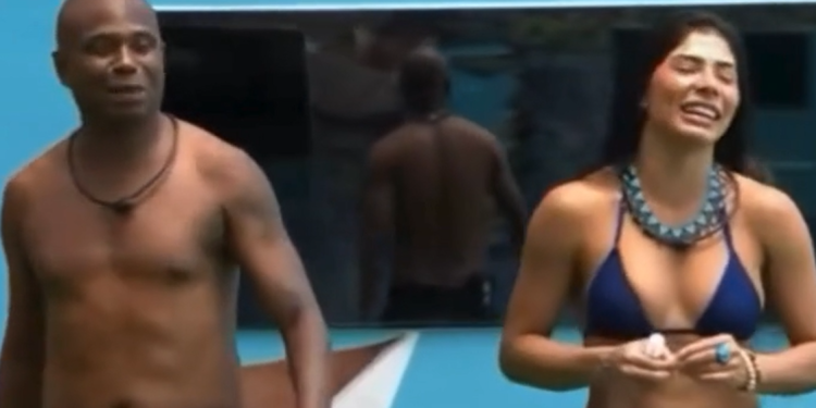 Em conversa com Marciele Albuquerque, cunhã-poranga do boi Caprichoso, ele revelou algumas de suas experiências com a cultura local. Foto: Reprodução