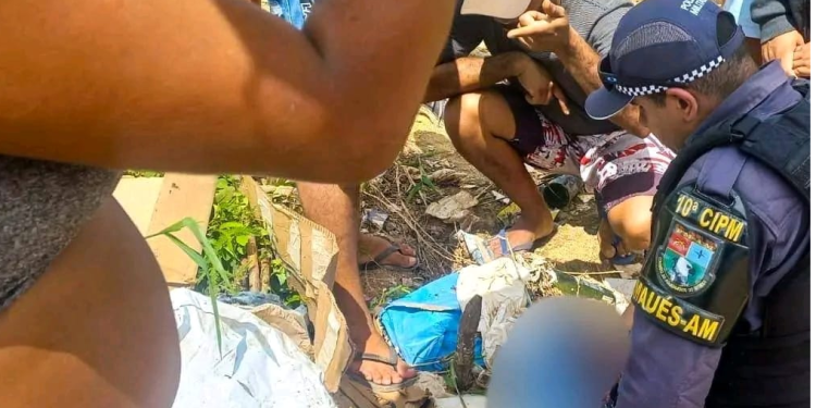 No local, os policiais confirmaram a denúncia e localizaram o corpo da criança, que estava dentro de um saco plástico. Foto: Reprodução