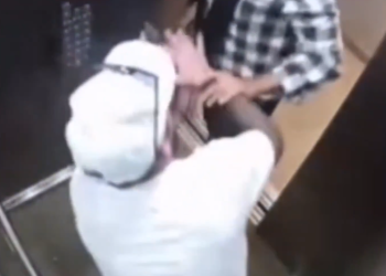 O agressor foi localizado pela polícia dentro de seu próprio apartamento, no mesmo edifício. Foto: Reprodução