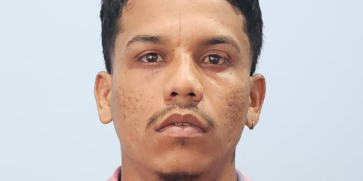 Ao notar patrulha da PM, homem fica nervoso, é abordado e preso por roub0 no AM