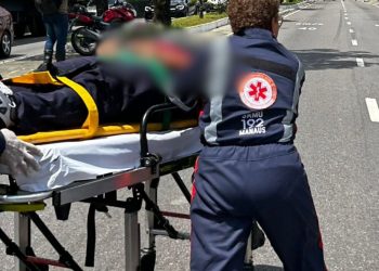 Fisioterapeuta fica ferid0 em c0lisão entre moto e carro na Efigênio Salles
