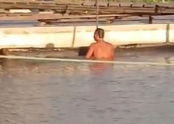 Irmão mergulha em desespero após homem desaparecer no porto de Manacapuru