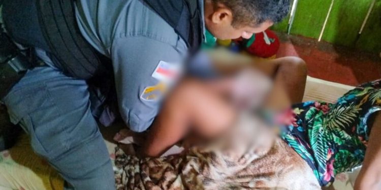 Policiais ajudam jovem em parto e nascimento de gêmeos em Presidente Figueiredo