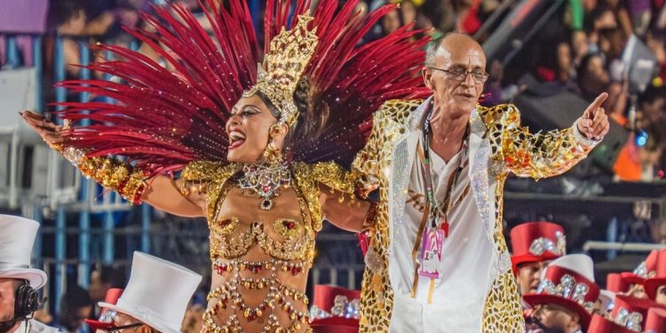 Enredo homenageou o mestre de bateria Ciça. Foto: Reprodução/Unidos do Viradouro